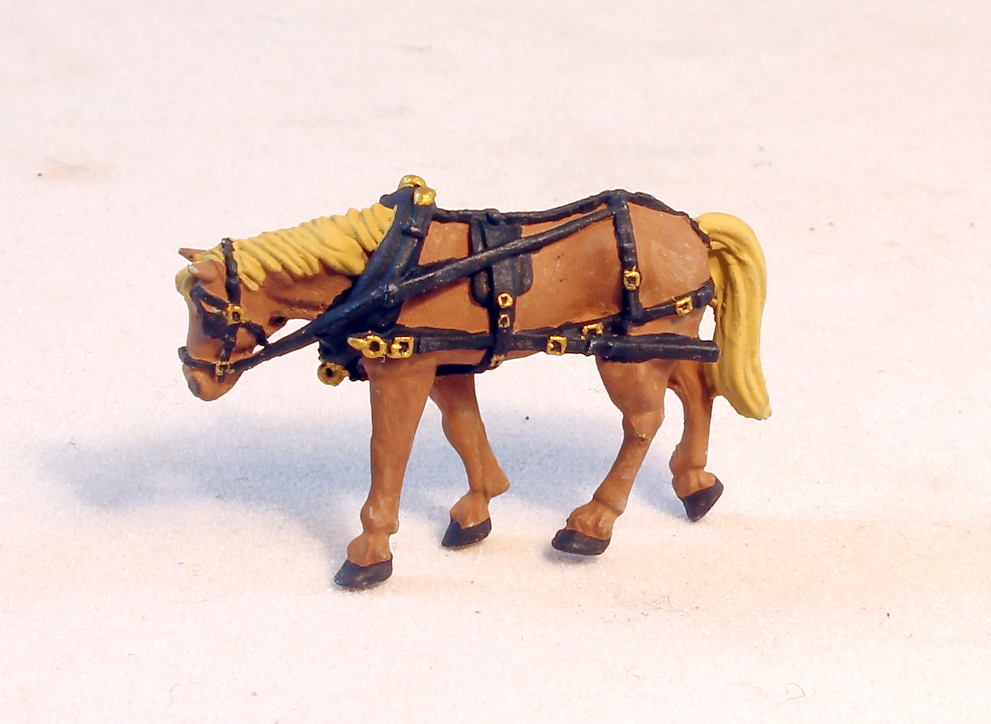 #2165 Single Walking Horse #1 - Harnessed, HO Scale