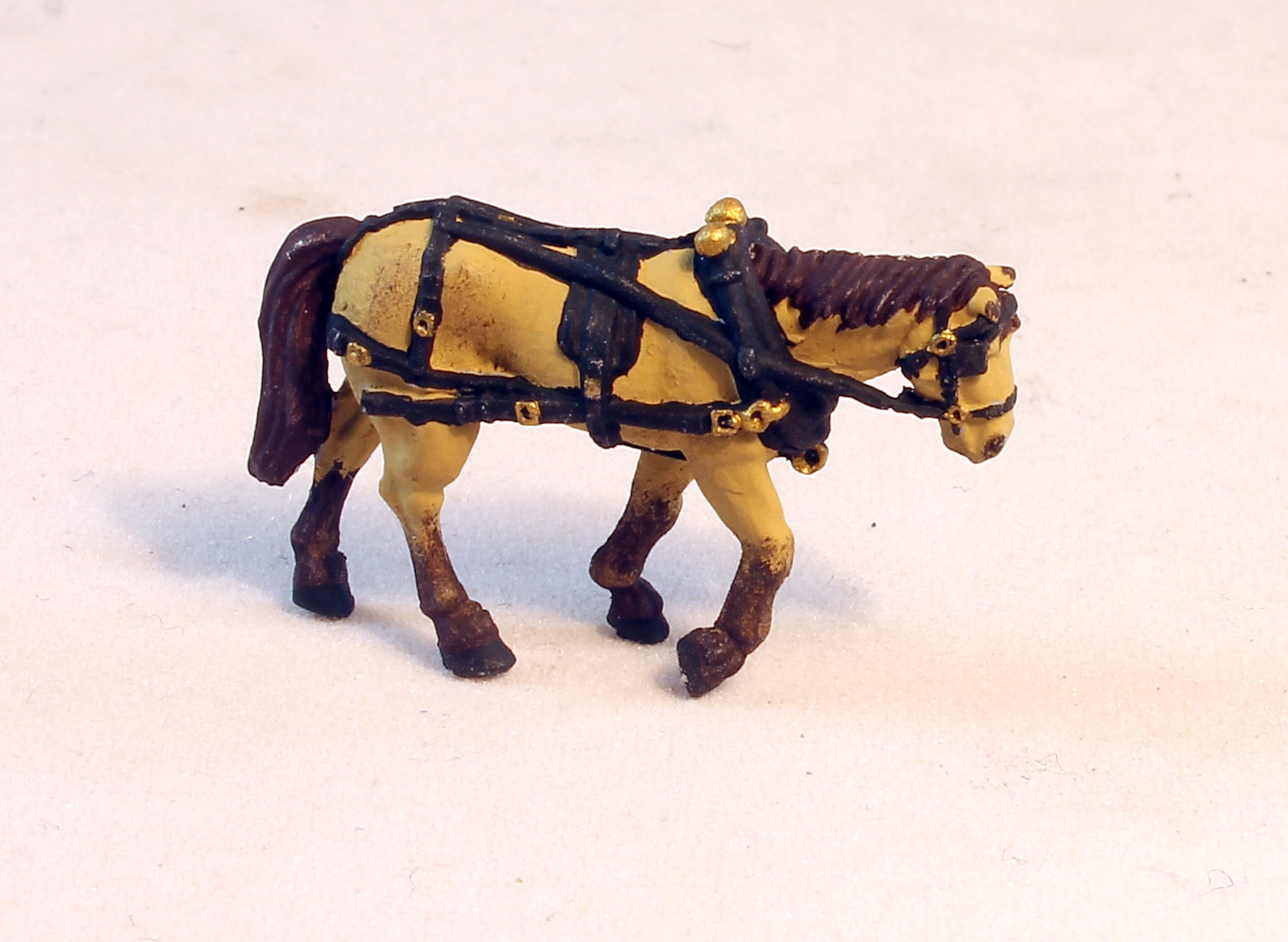 #2166 Single Walking Horse #2 - Harnessed, HO Scale