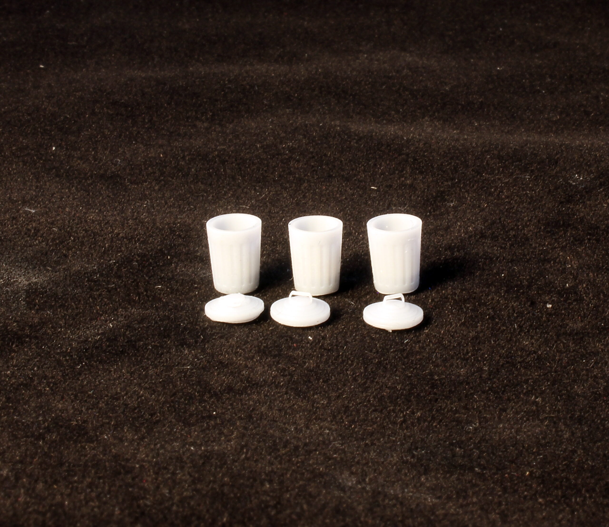 #2407 Trash Cans Open - 3, HO Scale