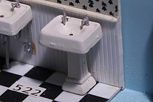 #522 - Cast Iron Sink & Stand - 1, O Scale