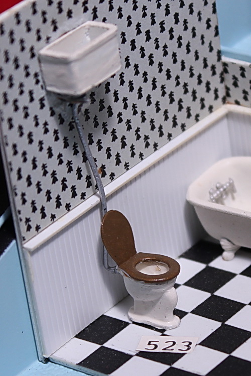 #523 - Cast Iron Toilet w/wall tank - 1, O Scale