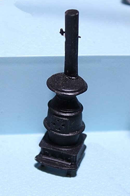 #538 - Early Pot Belly Stove w/pipe - 1, O or S Scale