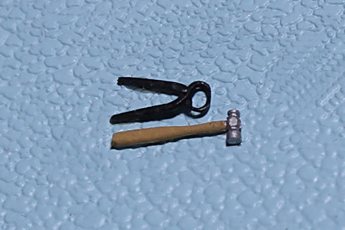 #577 - Tool Set (A) Ball Peen Hammer & Parer - 3 each, O Scale