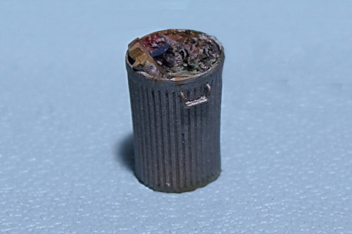 #591 - 30 Gal. Garbage Cans w/trash - 2, O Scale