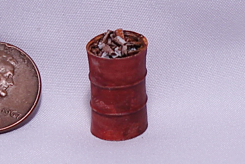 #593 - 55 Gal. Drums w/trash - 2, O Scale