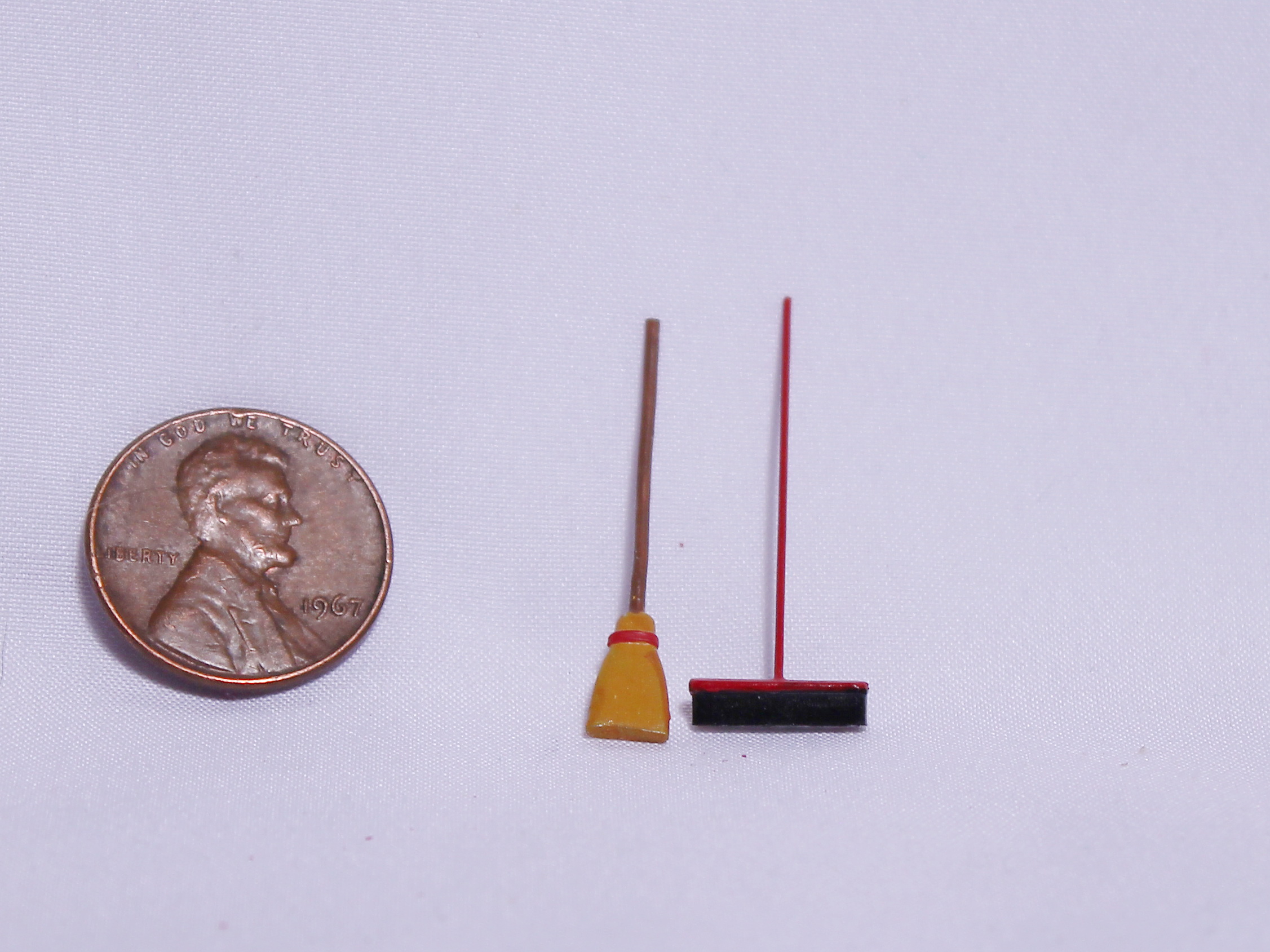 #618 - Brooms (2 styles) - 6, O Scale