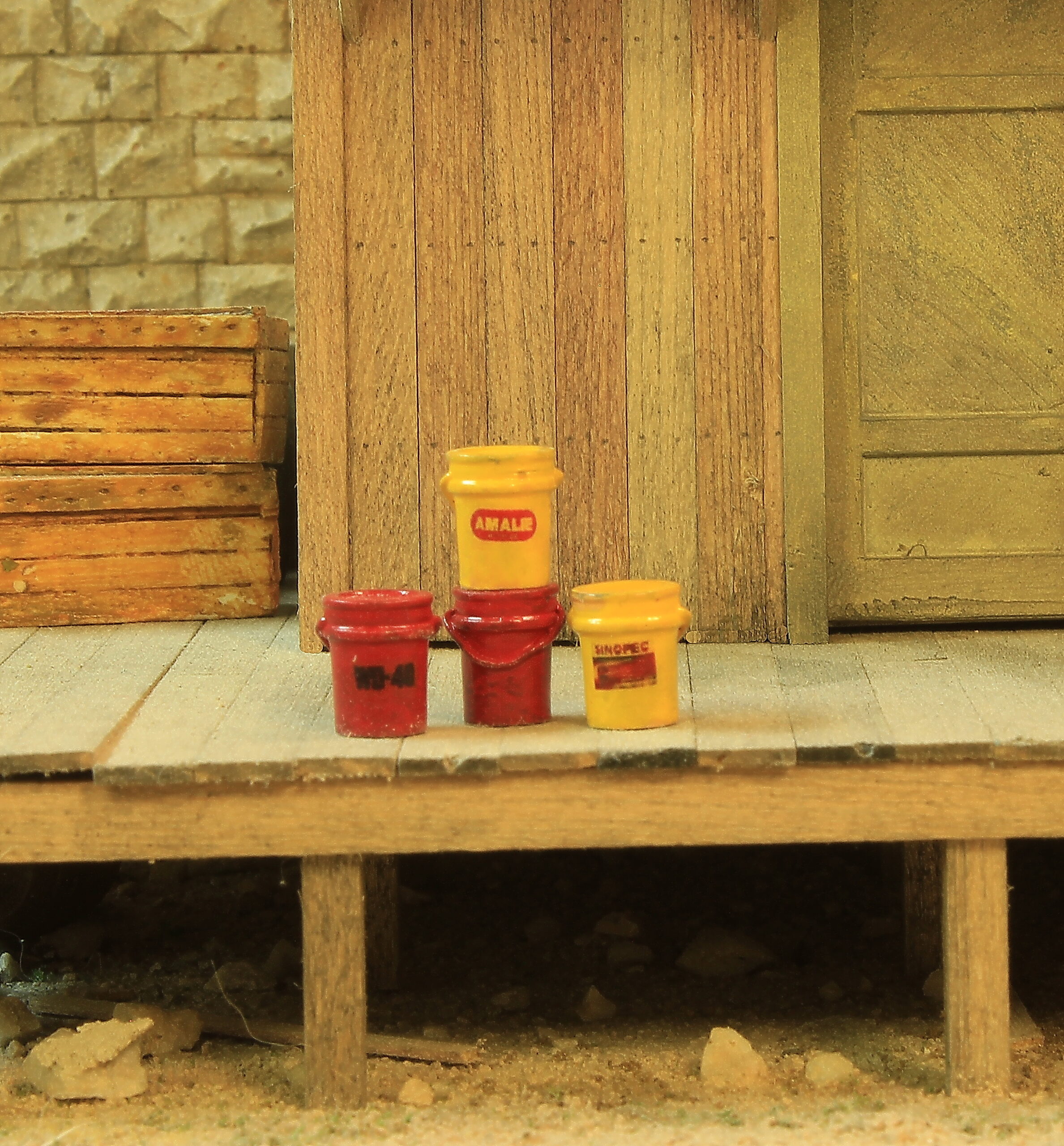 #657 5 Gallon Pails - 4 pieces, O scale