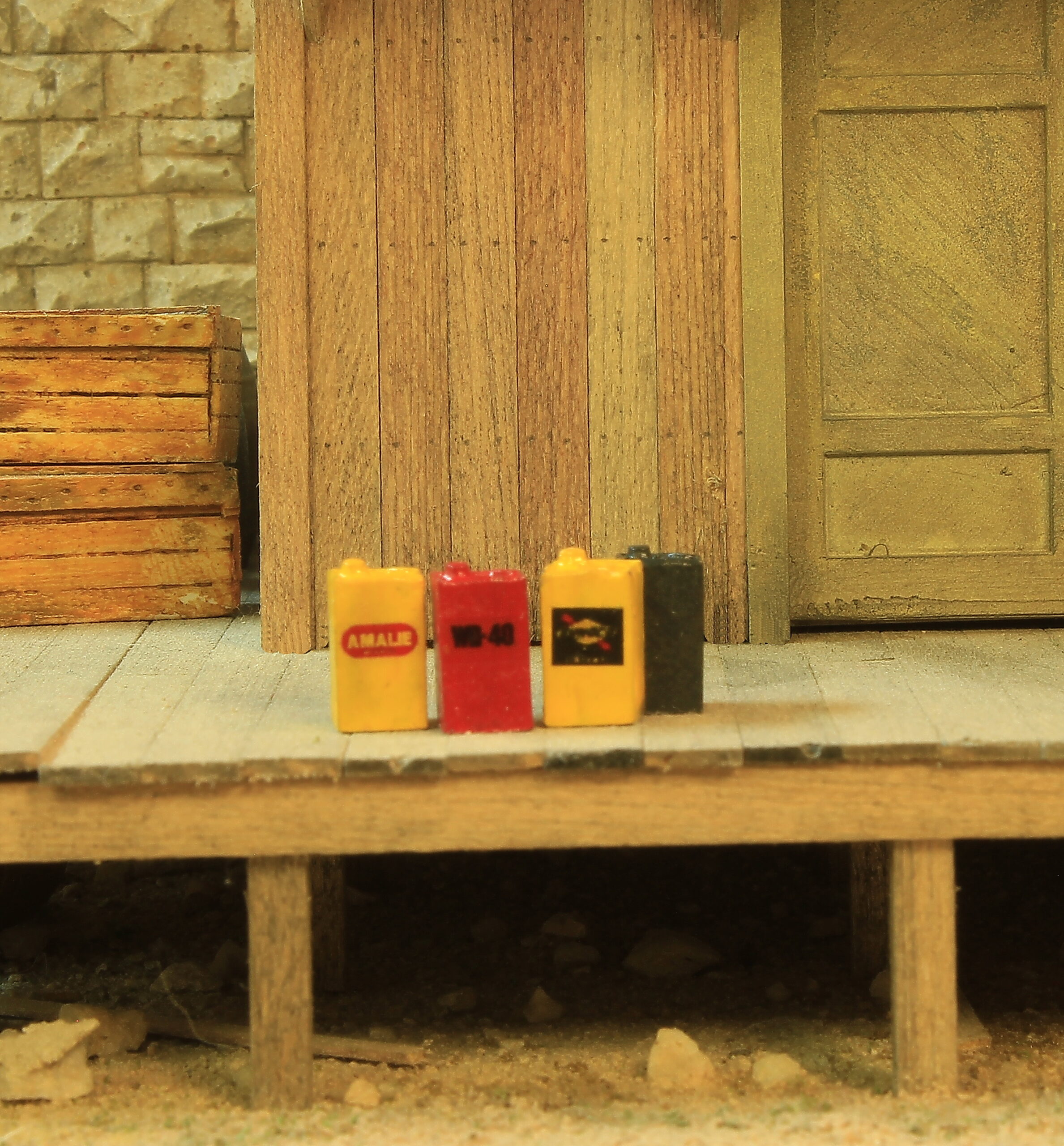 #658 5 Gallon Square Cans - 4 pieces, O scale