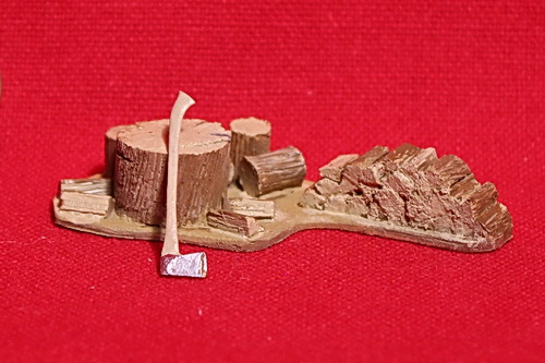 #718 - Wood Pile w/axe - 1, O Scale