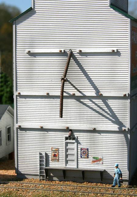 #2051 Grain Elevator – HO scale – Berkshire Valley Models